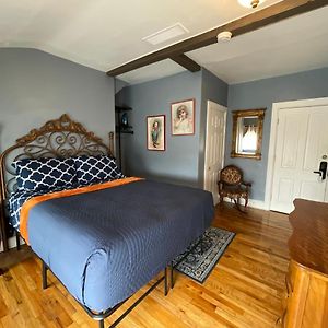 Leopold Room 32