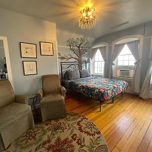 Augusta Room 33